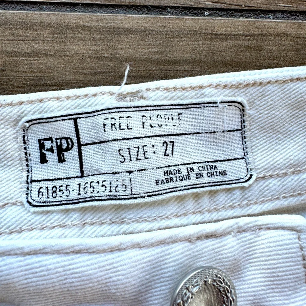 FREE PEOPLE Cream Colored Cargo Skinny Jeans With Raw Hem Size 27